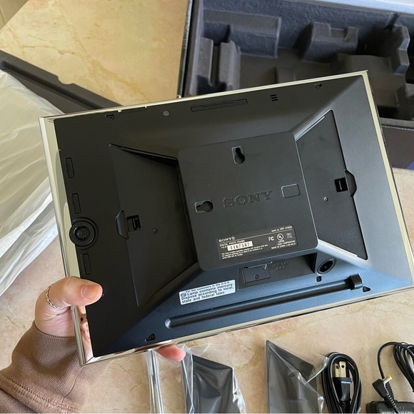 Sony Digital Photo Frame - Picture 8 of 9